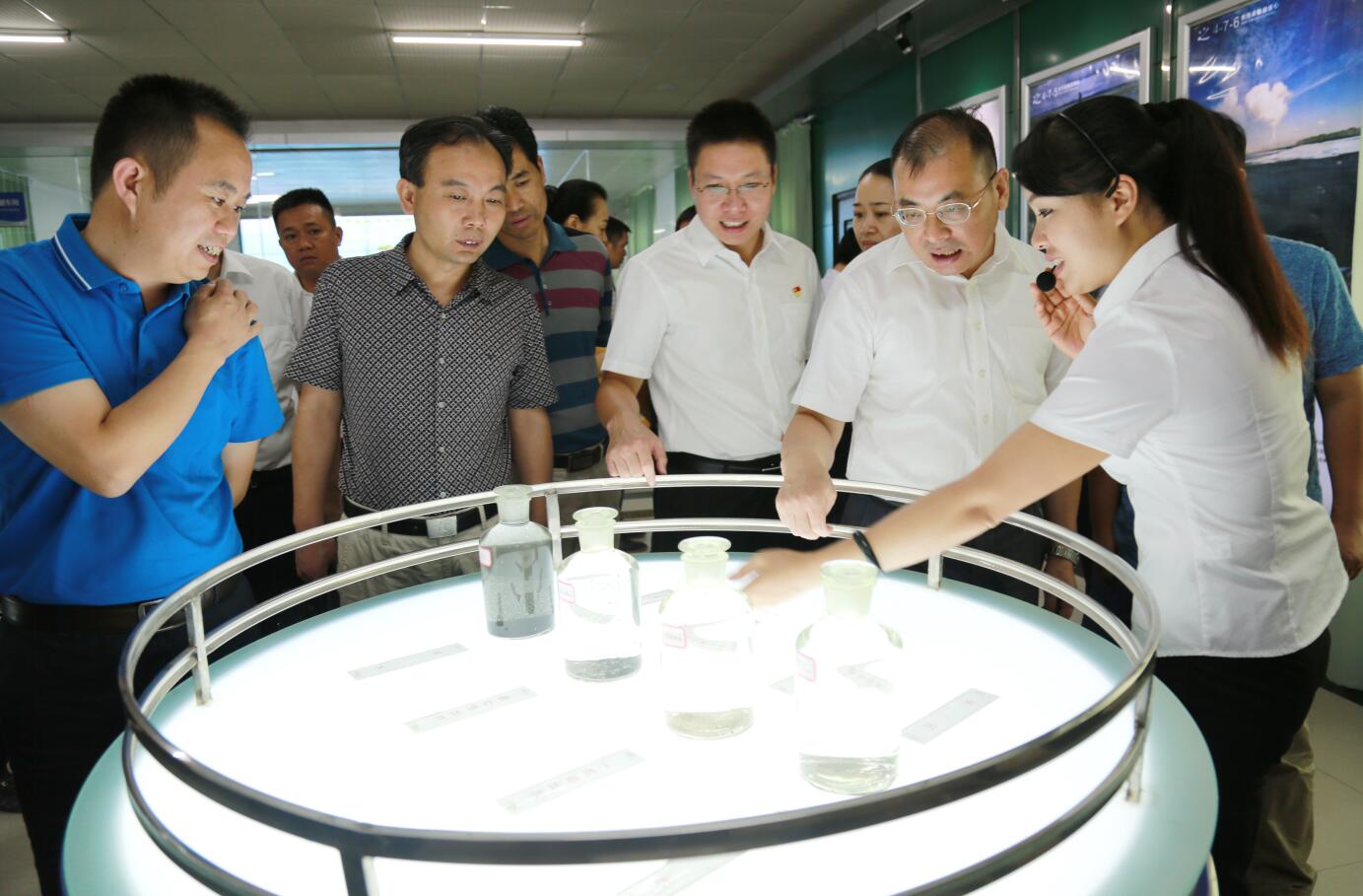 2016年9月，时任湖南省怀化市委常委、组织部部长，现任郴州市市委常委、组织部部长江波莅临AG手机在线官网_ag（中国）视察.JPG
