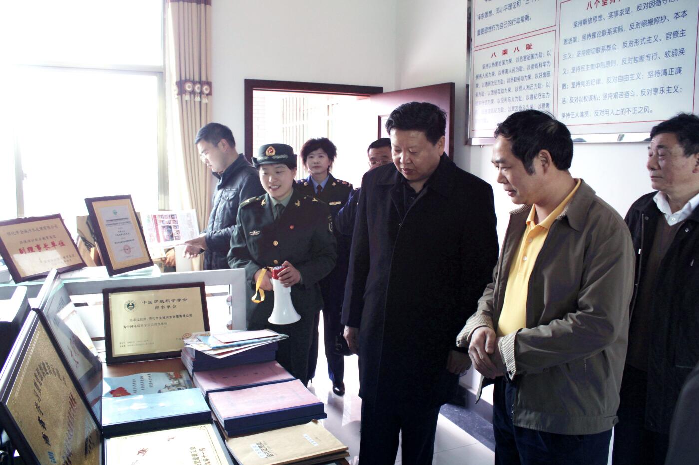 2011年3月，国家工商局总局个体司司长李玉家受中央组织部委托视察AG手机在线官网_ag（中国）党建工作.JPG