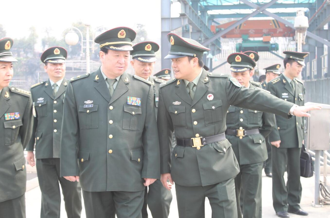 2011年3月，时任省军区政治部原主任刘新将军莅临AG手机在线官网_ag（中国）视察.jpg