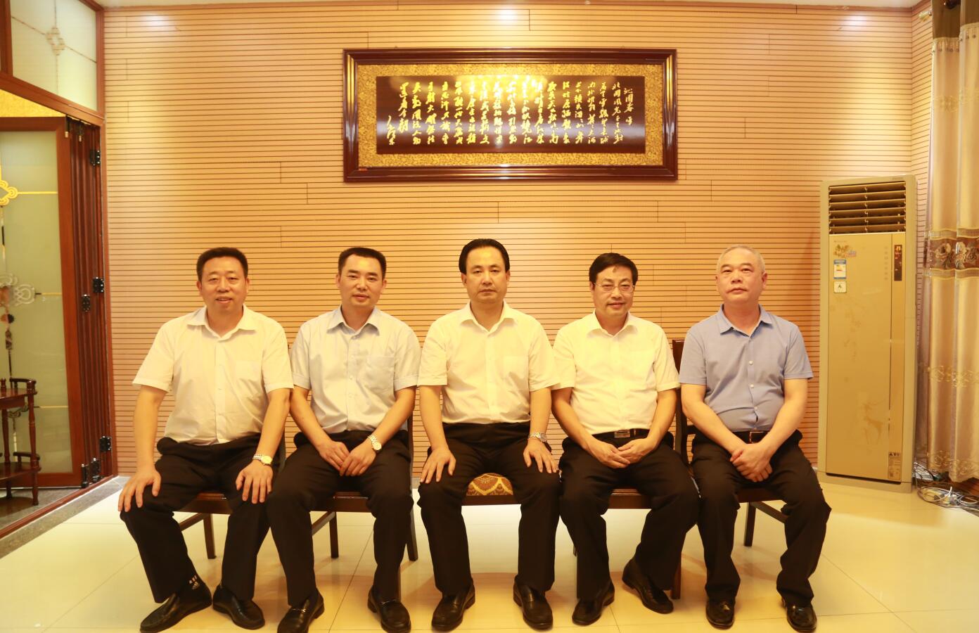 2016年9月，时任市委常务副市长杨亲鹏等领导莅临AG手机在线官网_ag（中国）指导.JPG